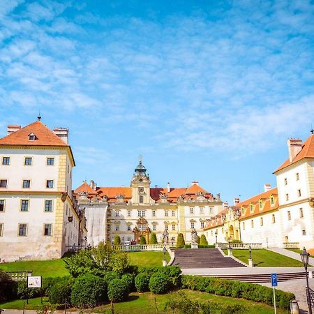 Penzion Pod Zámkem Valtice Exterior foto